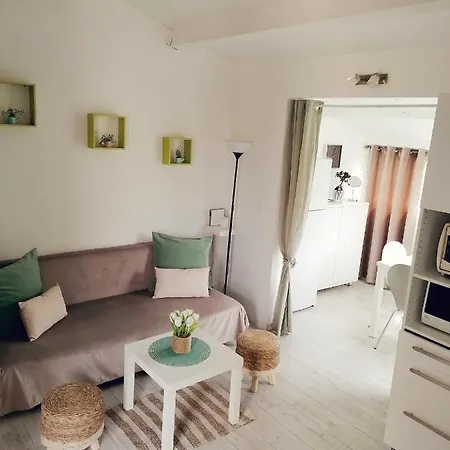 La Pinede Apartment *